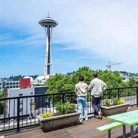 1Br Condo, Air Conditioning, Free Parking, Rooftop View